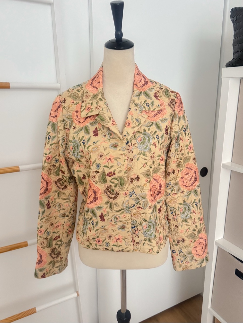 Johnny Was Biya 100% Silk Embroidered Floral Jacket Tan Pink Snap Front Blazer M